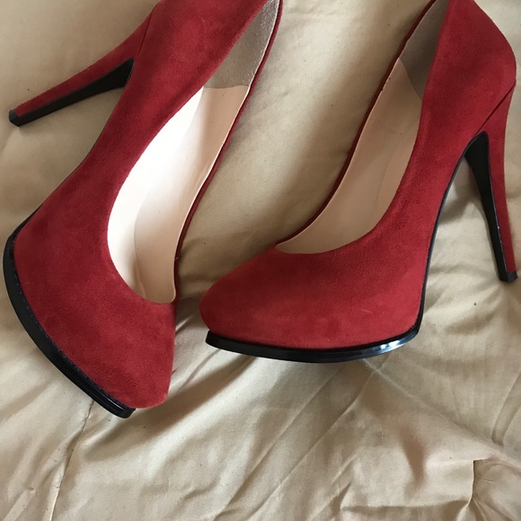 Guess Classic Red Shoes $60.00 - Picture 2 of 2